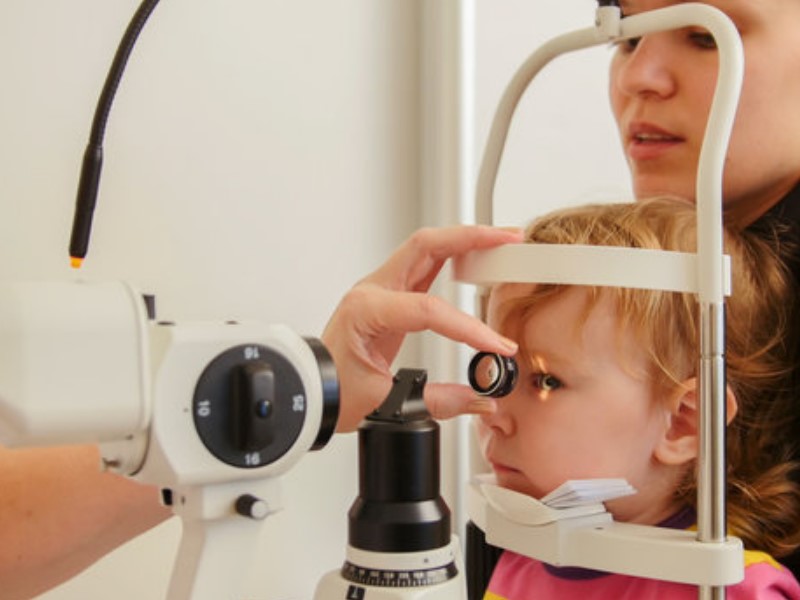 Razširjen okulistični pregled otroka, ko je star 3 leta